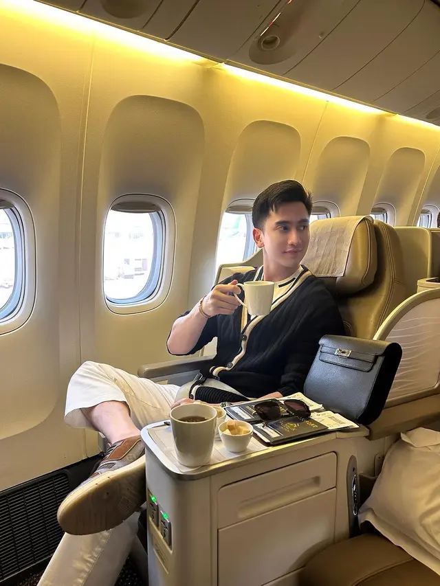 Verrell Bramasta pergi umrah