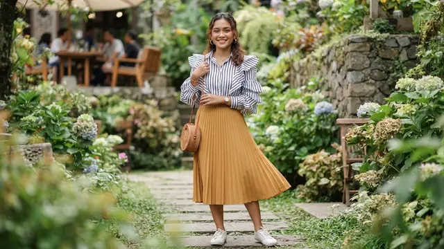 Model Blouse Ruffle Salur