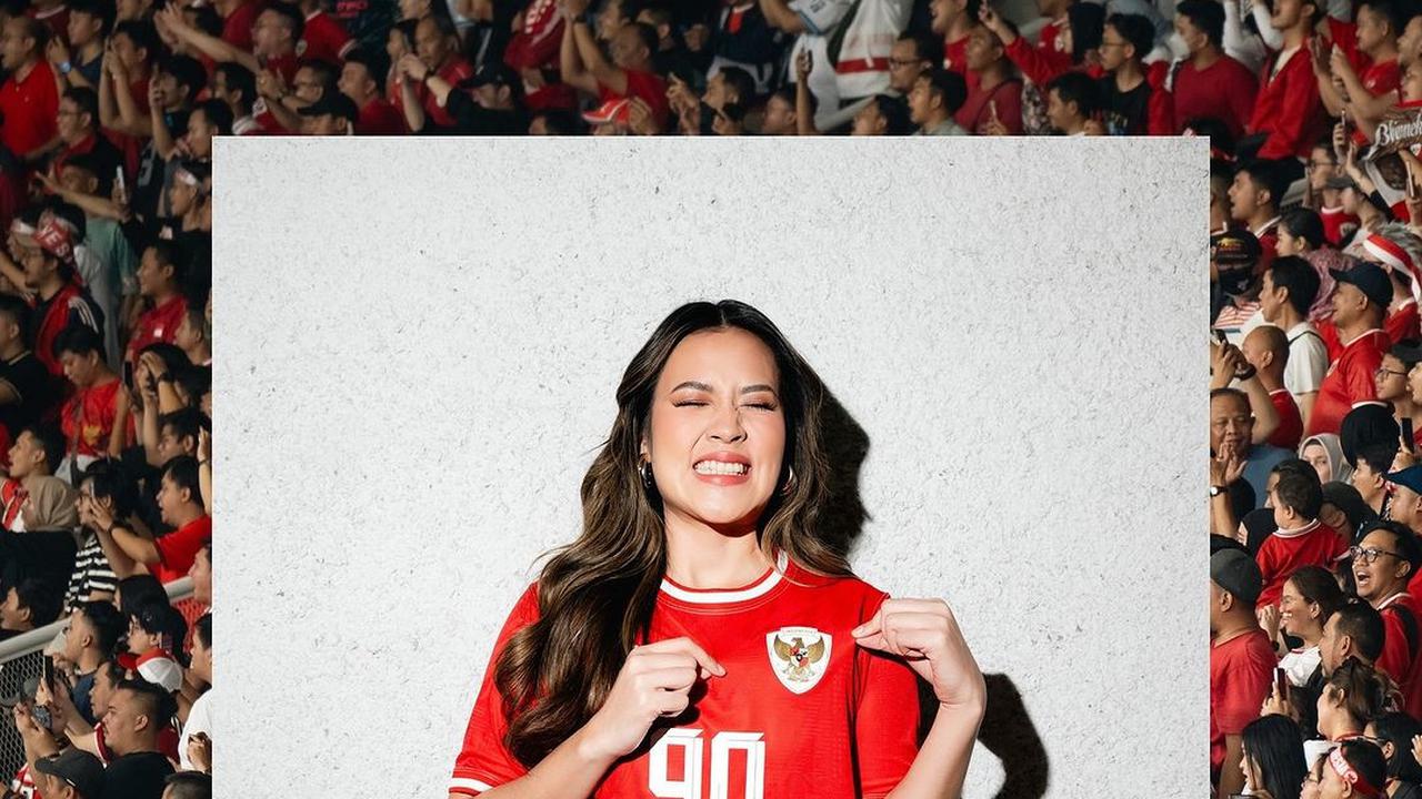 Pakai Jersey Angka Keberuntungan, Raisa Tampil Stylish di Kualifikasi Piala Dunia Timnas