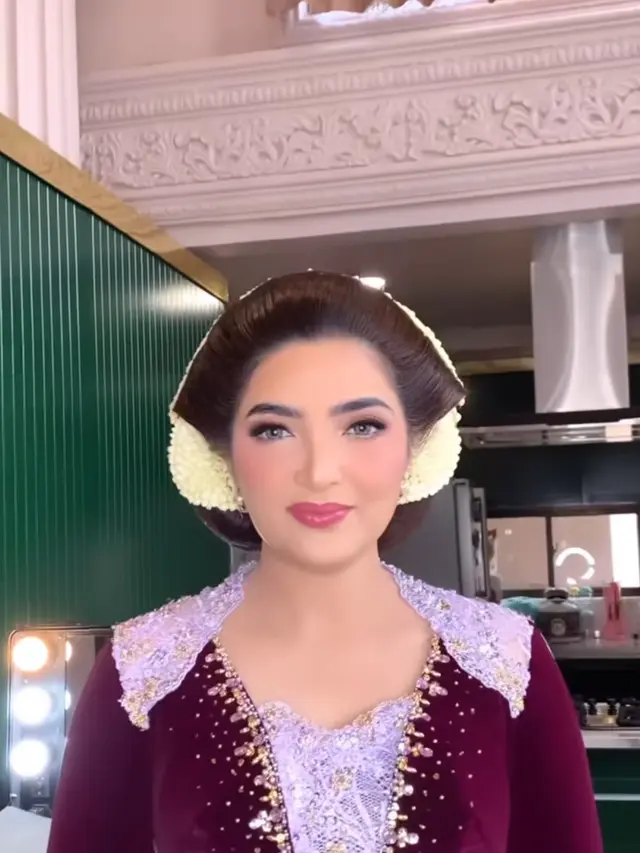 Gaya Ashanty di Acara Mitoni Aurel