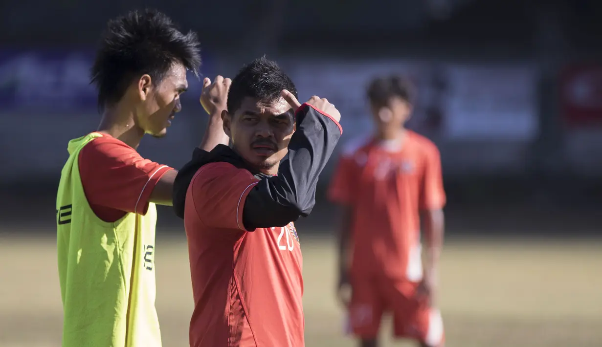 Kapten Persija, Bambang Pamungkas berlatih jelang laga Piala Presiden melawan Persita di Lapangan Trisakti, Bali, Rabu (2/9/2015). (Bola.com/Vitalis Yogi Trisna) 
