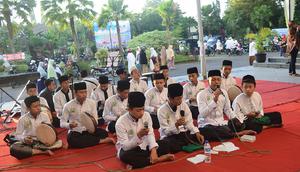 Kesenian hadrah di Pesantren (Wikimedia Commons)