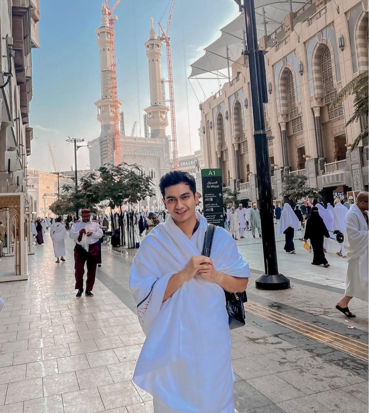 Potret Teuku Ryan Jalani Ibadah Umroh, Ungkap Rasa Syukur dalam Perjalanan Spiritualnya