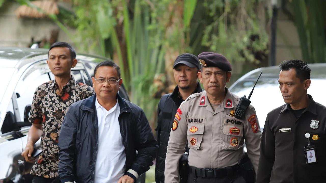 FOTO: Bupati Pati Sudewo Tiba di Gedung KPK Usai Terjaring OTT