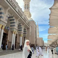 Aaliyah Massaid saat ini sedang menjalani ibadah umrah