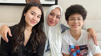 Angelina Sondakh dan anak-anaknya (Sumber: Instagram/aaliyah.massaid)