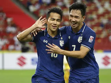 Sebagai salah satu raksasa Asia Tenggara, Thailand memiliki komposisi pemain yang merata di tiap lini, tak terkecuali dalam ajang Piala AFF 2020. Sebagai ujian terakhir untuk melepas dahaga gelar, Timnas patut mewaspadai 5 pemain Thailand berikut di partai final. (AP/Suhaimi Abdullah)