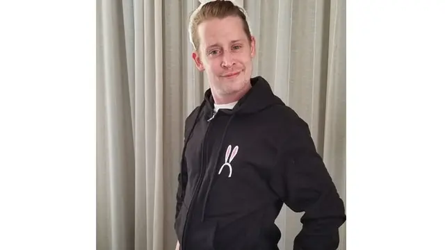 Saat berperan sebagai Kevin, Macauley Culkin masih berusia 12 tahun. Dulu ia terlihat menggemaskan.