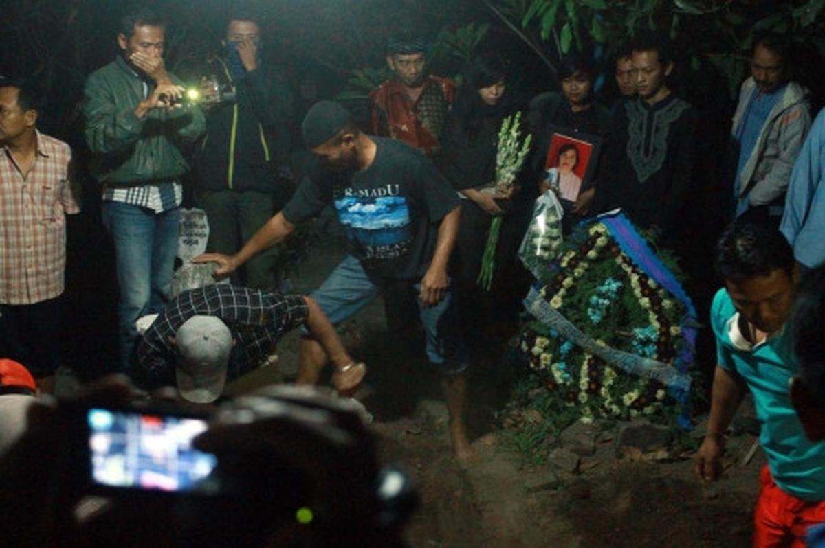 Tiba malam hari, korban Hercules asal Kediri langsung dimakamkan