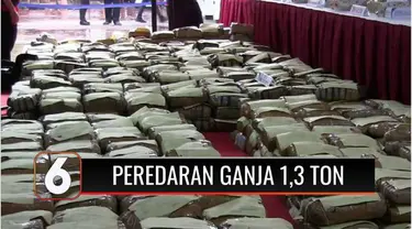 Sebanyak 1,3 ton ganja seharga Rp 7 miliar disita Direktorat Narkoba Polda Metro Jaya. Polisi juga menangkap 12 tersangka yang diduga berasal dari komplotan pengedar jaringan Jakarta-Medan-Aceh.