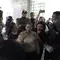 Momen Kepala BGN Bersimpuh Hadapi Murka Orang Tua Korban Keracunan MBG