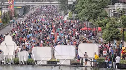 Warga beraktivitas memadati kawasan Bundaran HI saat Car Free Day (CFD), Jakarta, Minggu (24/6). Sebelumnya, Pemprov DKI Jakarta memang meniadakan CFD sementara pada tanggal 10 dan 17 Juni 2018 dalam rangka libur Lebaran. (Liputan6.com/Faizal Fanani)