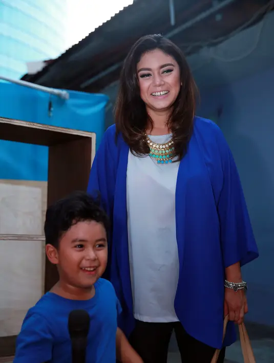 Bukan tanpa alasan Thalita jarang muncul. Ia lagi fokus dengan anaknya Rafello Dimitri Rizky yang berusia 3 tahun. Anak pertama dari pernikahannya dengan Dennis Rizky. (Deki Prayoga/bintang.com)