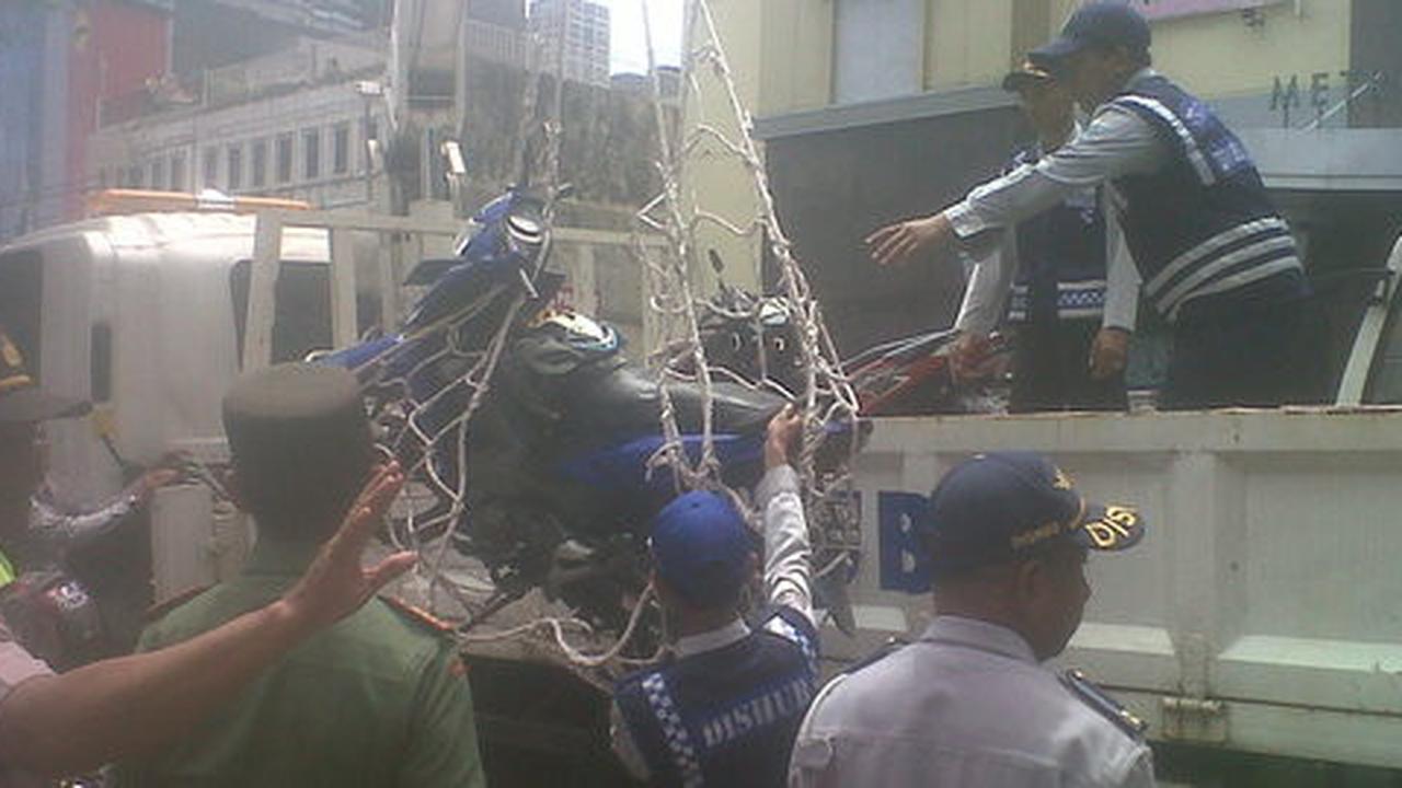 Kemenhub angkut ribuan motor pemudik pakai truk ke 8 kota di Jateng