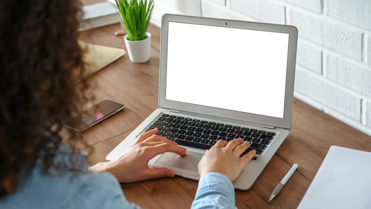 Terakhir, Layanan contact center yang siap 24/7. <br>First Media memiliki layanan contact center konvensional dan channel digital melalui layanan First Media Digital Self-care, diakses di aplikasi My FirstMedia, web cek.firstmedia.com,  Interactive Voic