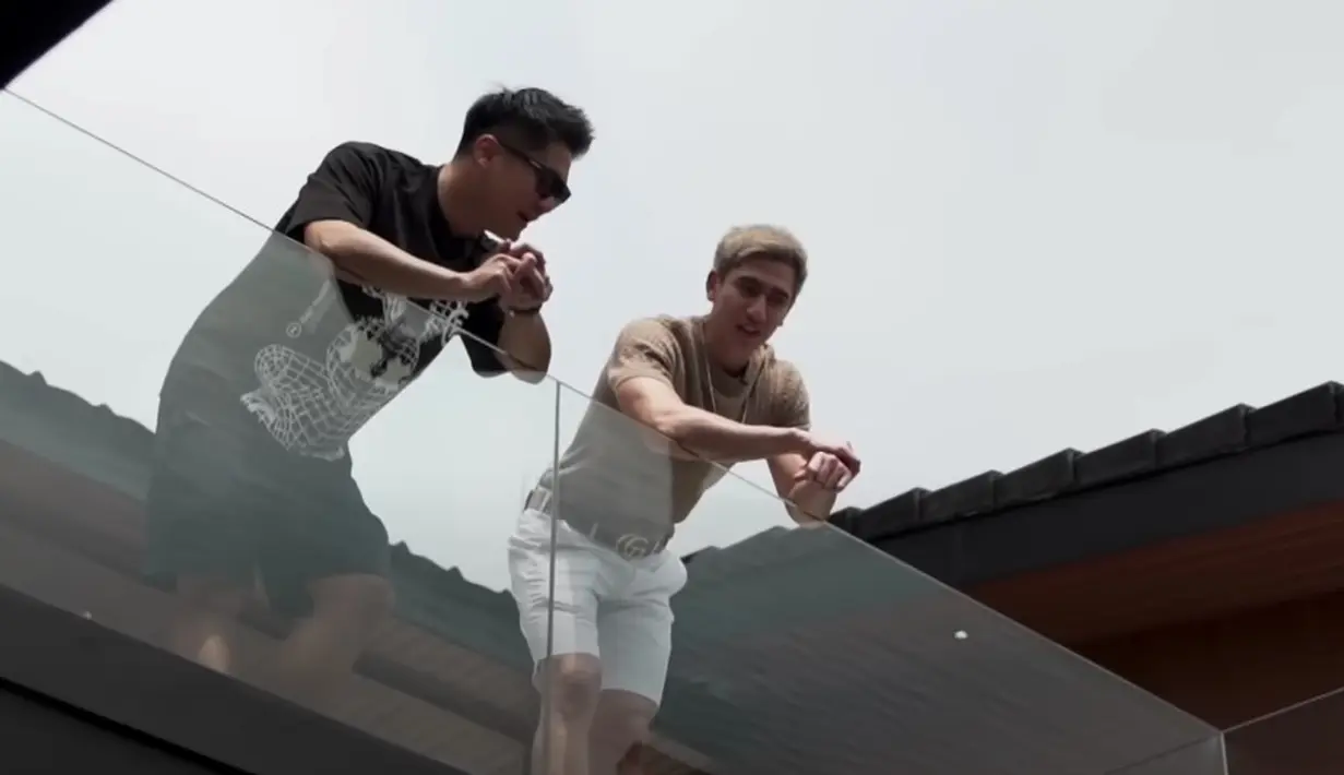 Boy William saat bermain ke rumah Verrell Bramasta. (YouTube BW)