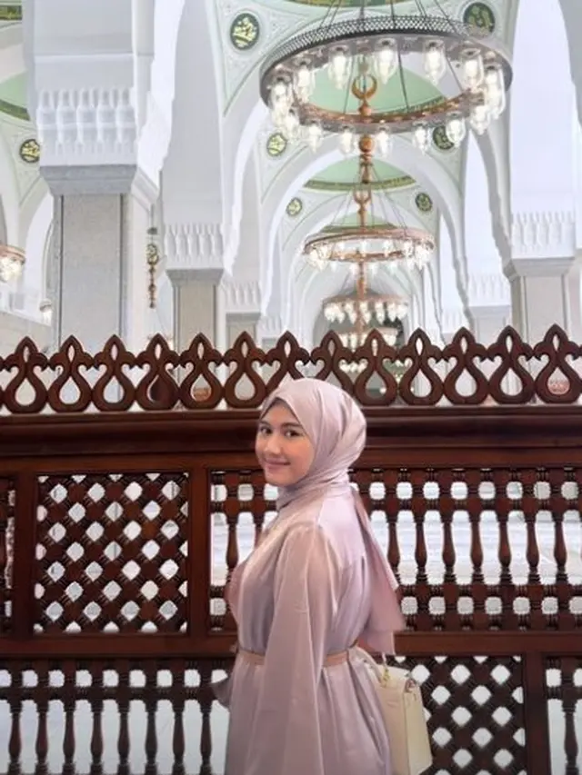 Erina Gudono dalam busana religius (Instagram/erinagudono)