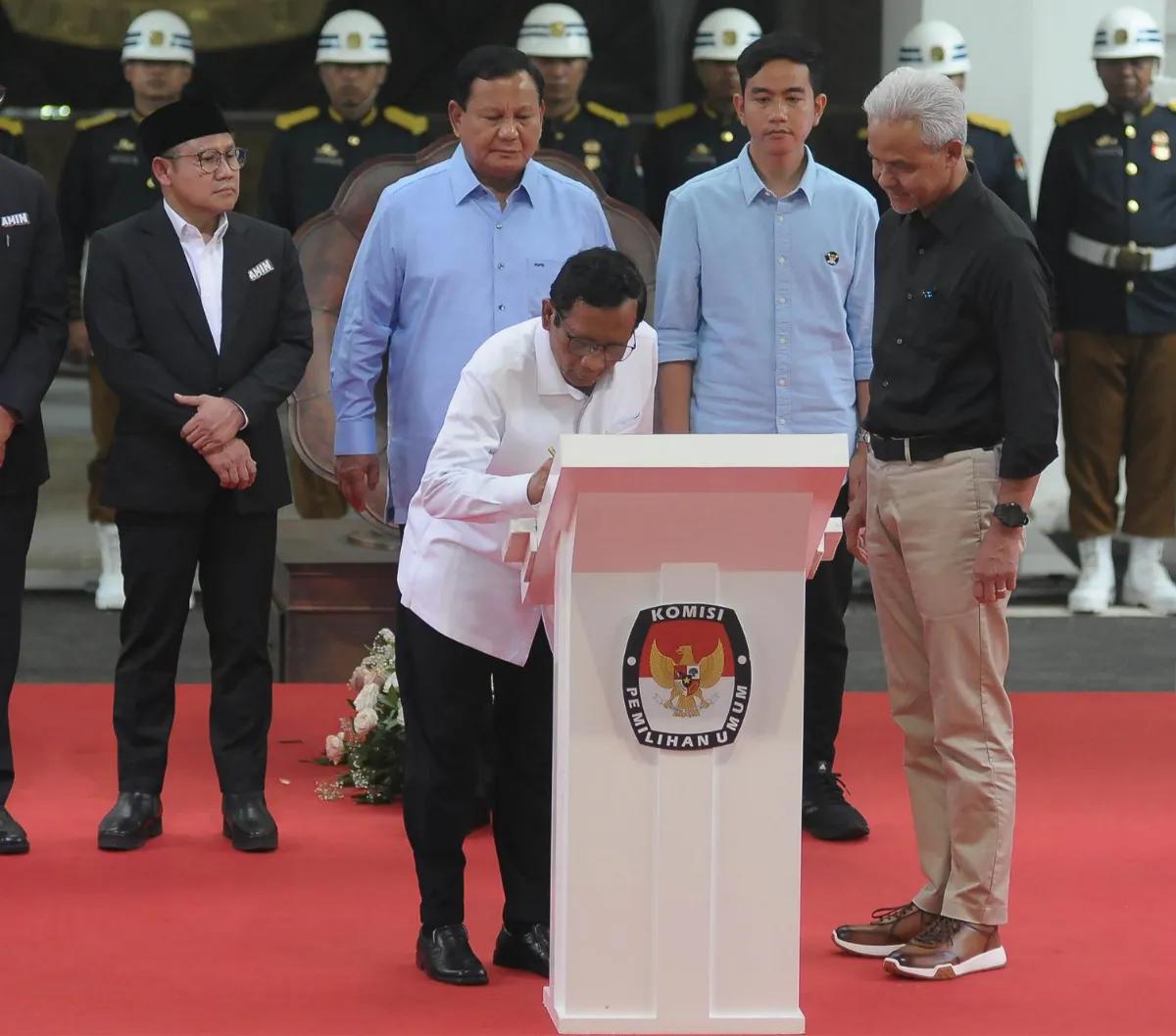&ldquo;Makanya saya minta KPU lebih hati-hati. Saya belum tahu peretasan itu bisa mengganggu proses-proses berikutnya atau tidak,&rdquo; terang Mahfud.<br>