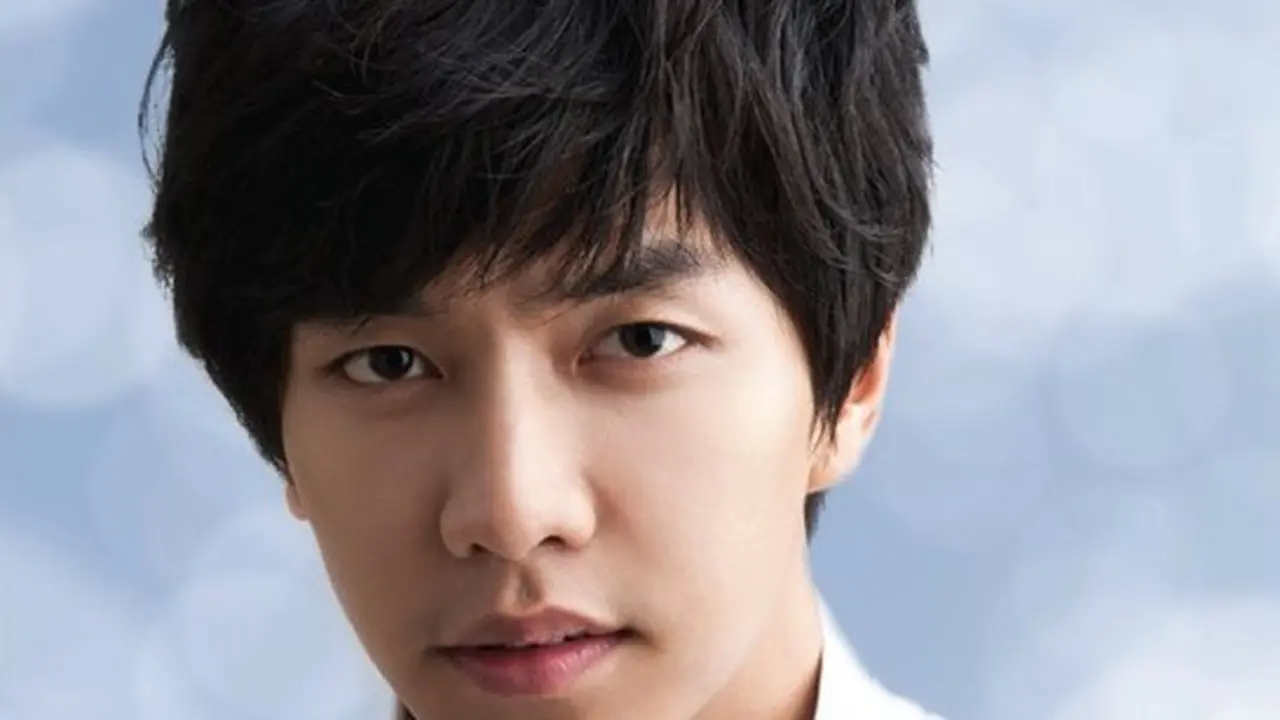 Lee Seung Gi difitnah telah memiliki anak.