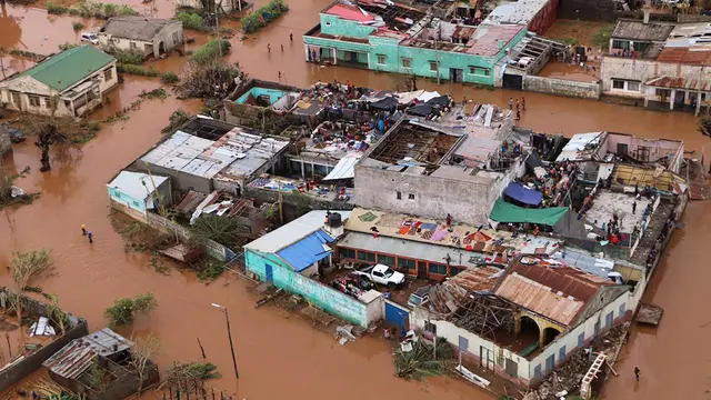 Banjir besar belum juga surut setelah badai siklon Idai menghantam, akhir pekan lalu (AFP/Adrien Barbier)