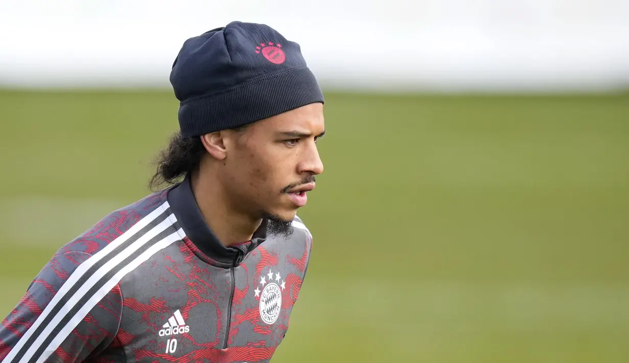 <p>Gelandang Bayern Muenchen,Leroy Sane tiba untuk sesi latihan di Munich, Jerman, Selasa (7/3/2023). Di Allianz Arena, di mana mereka wajib menang setidaknya dua gol jika ingin lolos ke perempat final Liga Champions. (AP Photo/Matthias Schrader)</p>