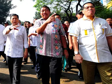 Ketua DPR RI, Setya Novanto saat tiba di Pasar Induk Kramat Jati, Jakarta, Selasa (16/6/2015). Setya Novanto melakukan sidak harga bawang merah dan sejumlah sayuran menjelang bulan Ramadan. (Liputan6.com/Yoppy Renato)