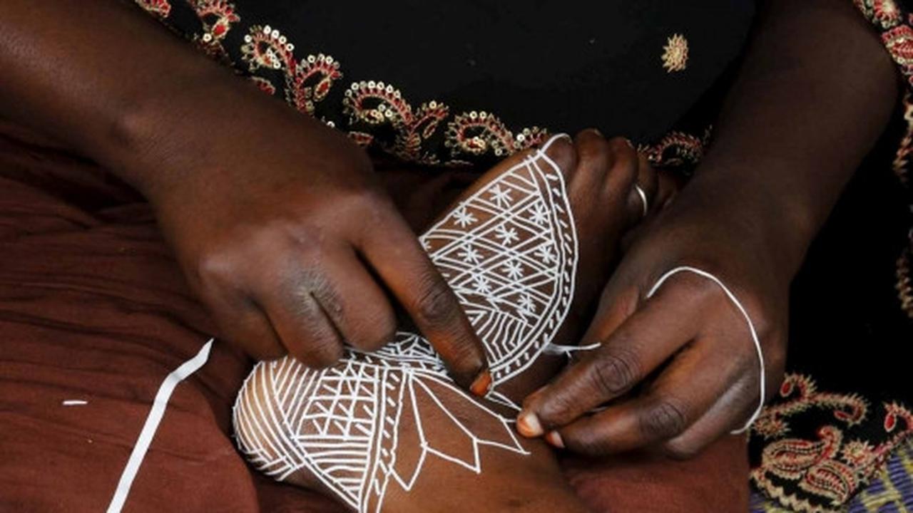 Tradisi wanita Pantai Gading rayakan Idul Adha dengan tato henna