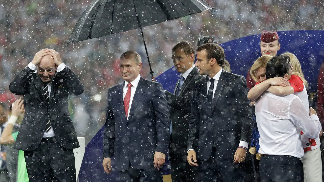 Payung untuk Vladimir Putin