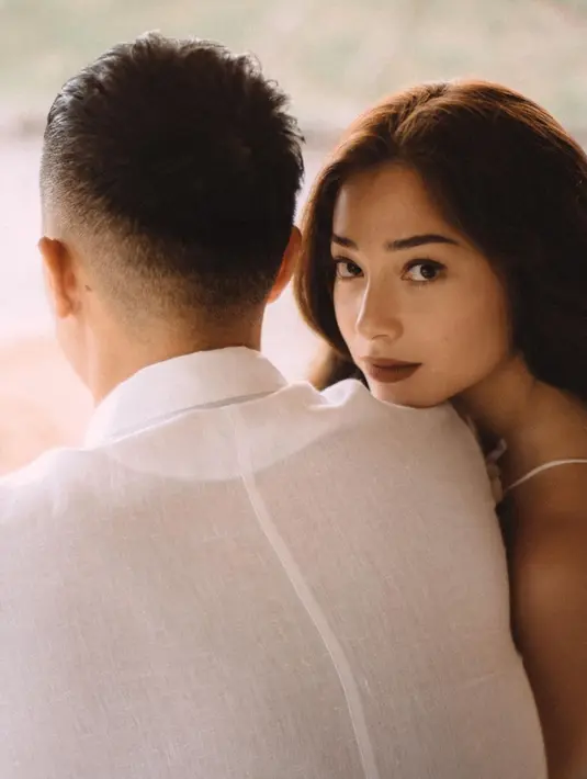 Sejak awal mengenal Indra, ia merasa telah menemukan itu. Nikita pun semakin senang karena banyak hal yang bisa dipelajari dari sosok laki-laki yang kini menjadi suaminya. (Instagram/nikitawillyofficial94)