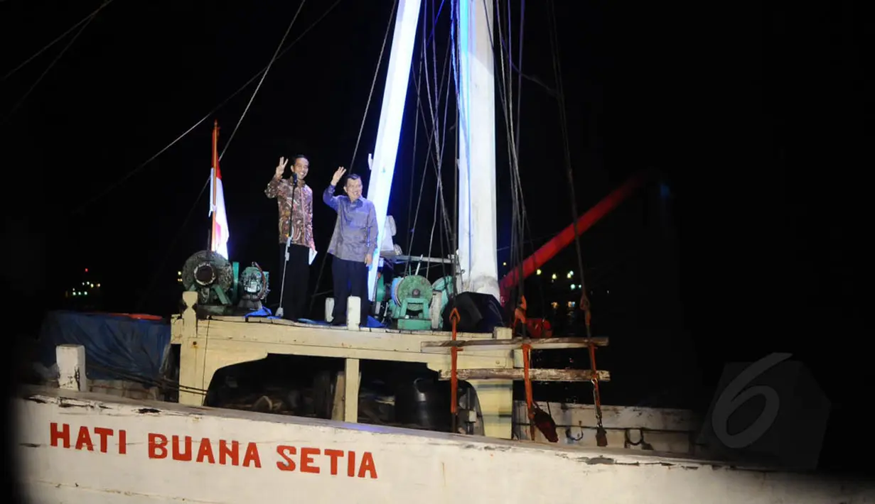 Jokowi dan Jusuf Kalla menyampaikan pidato kemenangannya di Pelabuhan Sunda Kelapa, Jakarta, Selasa (22/7/14). (Istimewa)