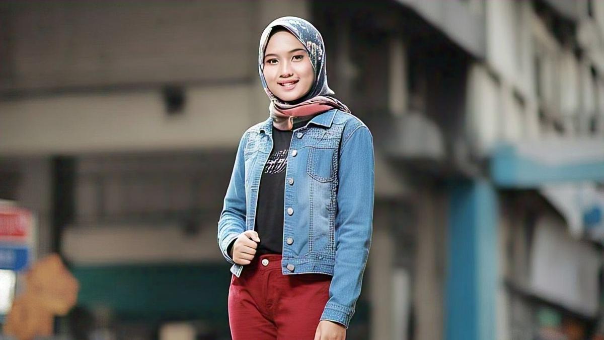 Contoh Paduan Warna Serasi Celana Merah dengan Outfit Kekinian 2025