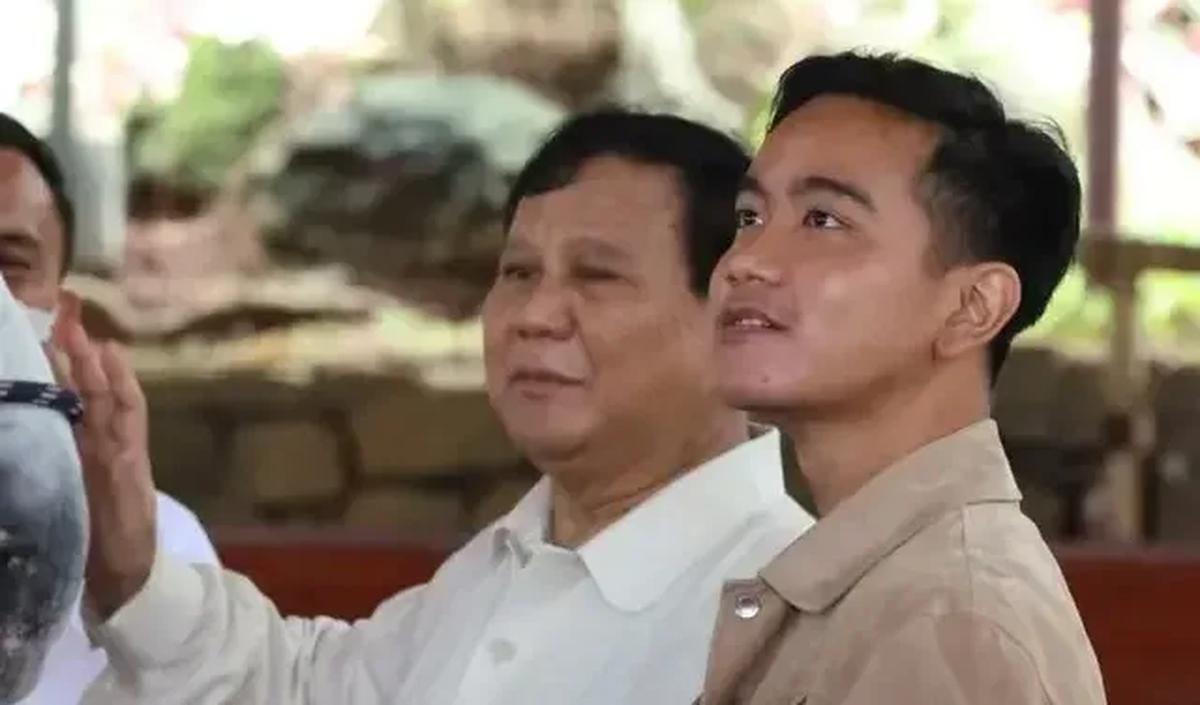 Saat ditanya apakah sudah ada komunikasi Gibran soal keinginan maju di Pilpres 2024 kepada PDIP, Utut tak menjawab secara detail.<br>