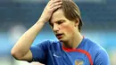 Russian forward Andrei Arshavin reacts during a team training session in Vienna on June 25, 2008, on the eve of their Euro 2008 semi-final match against Spain. AFP PHOTO / YURI KADOBNOV