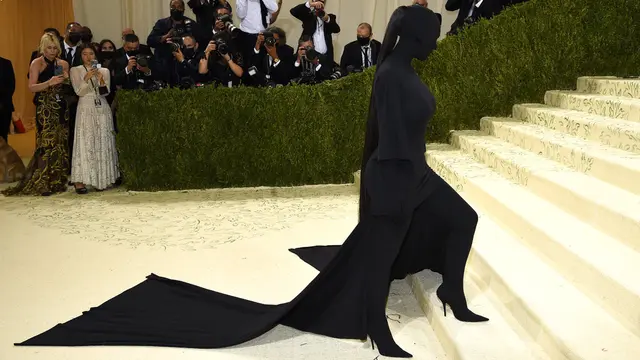 Kim Kardashian Tanpa Wajah di Met Gala