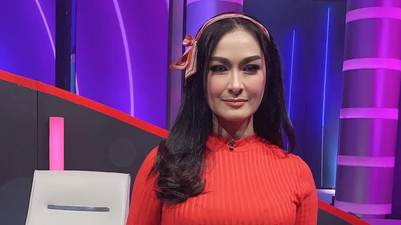 Iis Dahlia. (Foto: Instagram @isdadahlia)