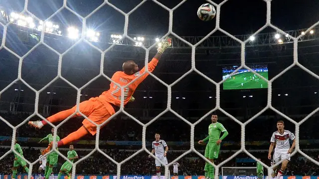 Kiper Aljazair Rais M`Bohli