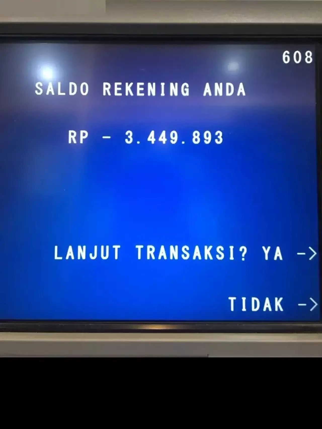 6 Potret Orang Pamer Saldo ATM Minus Ini Bikin Elus Dada