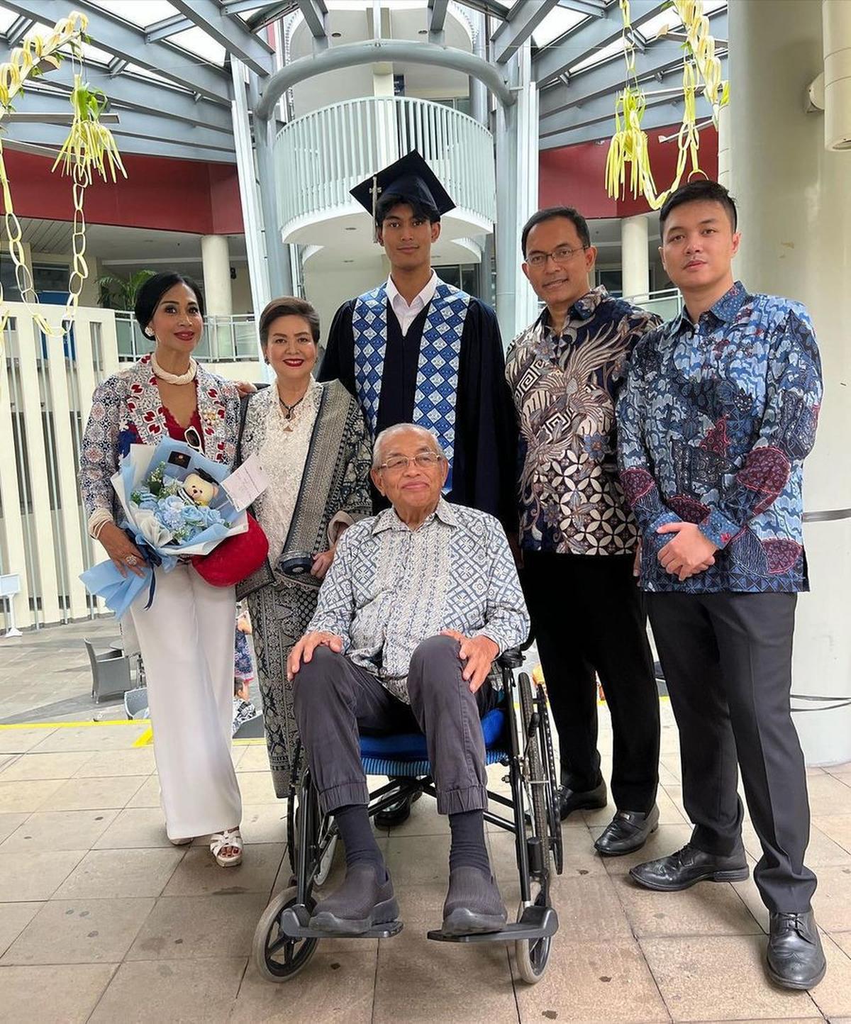 Dalam momen spesial ini, Diah pun menuliskan kebahagiaannya di Instagram.