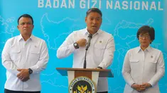 Kepala Badan Gizi Nasional (BGN) Sudaryono  didampingi Wakil Kepala Badan Gizi Nasional Agustina Arumsari  dan Wakil Kepala BGN Trenggono saat jumpa pers  di Kantor BGN, Jakarta, Senin (27/07/2026). (KLY/ Arie Basuki)