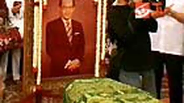 Sudwikatmono Dimakamkan