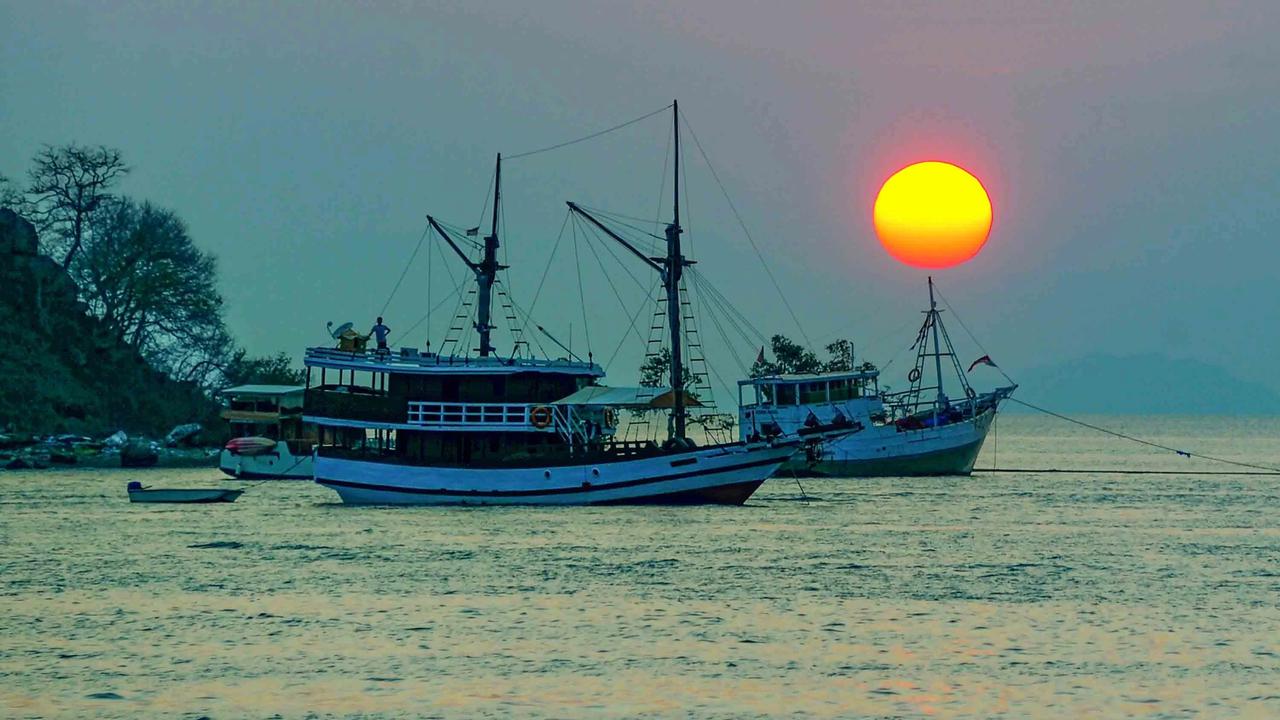 FOTO: Labuan Bajo Kota Seribu Sunset yang Menawan di Ujung Flores