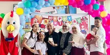 Ayu Ting Ting diketahui baru saja memberikan kejutan ulang tahun untuk sang ayah. Beda dari yang lain, Ayu Ting Ting merayakan ulang tahun sang ayah di restoran cepat saji. [instagram/ayutingting92]