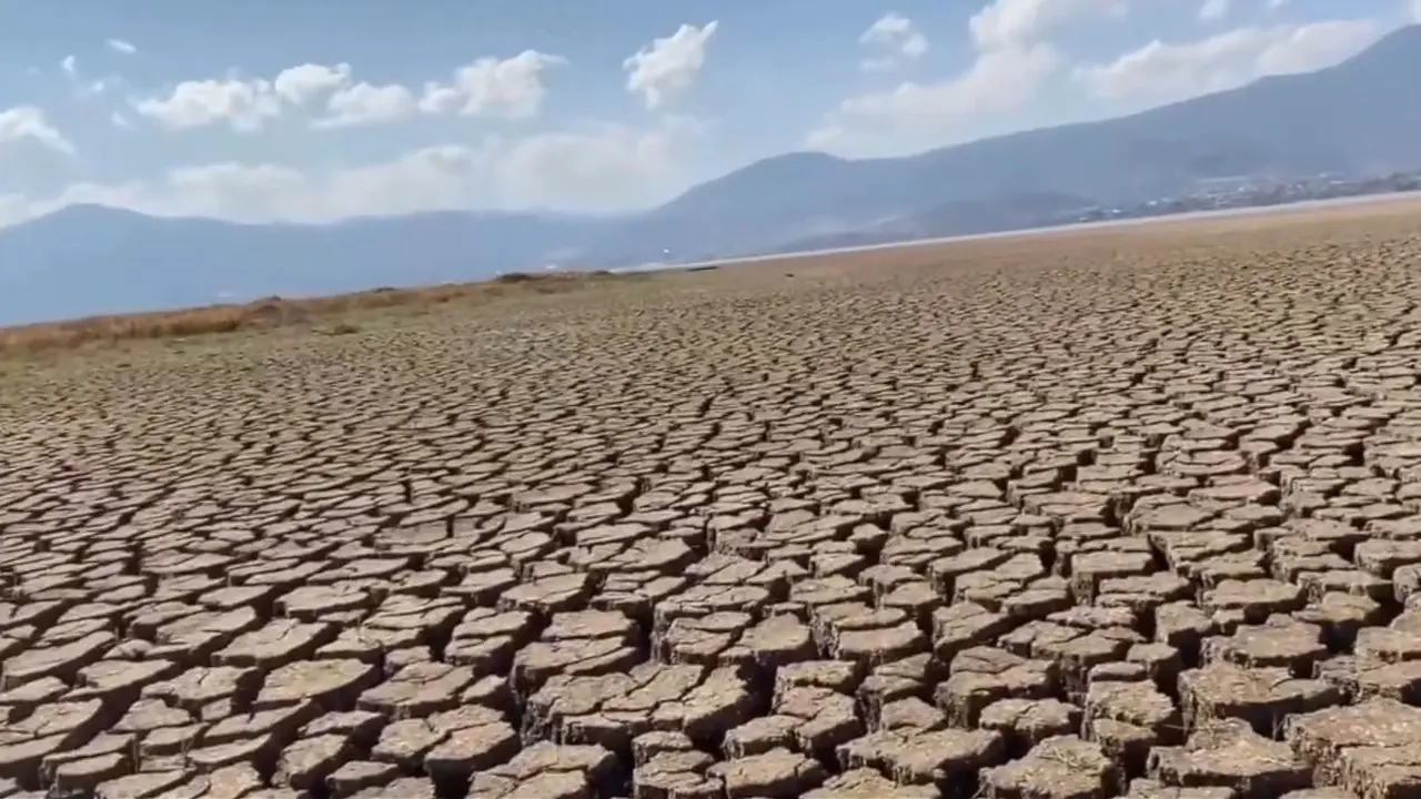 Danau Patzcuaro Meksiko kering