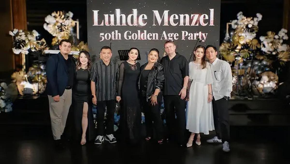 6 Potret Ultah ke-50 Ibunda Sarah Menzel di Bali, Dihadiri Ashanty dan Anang