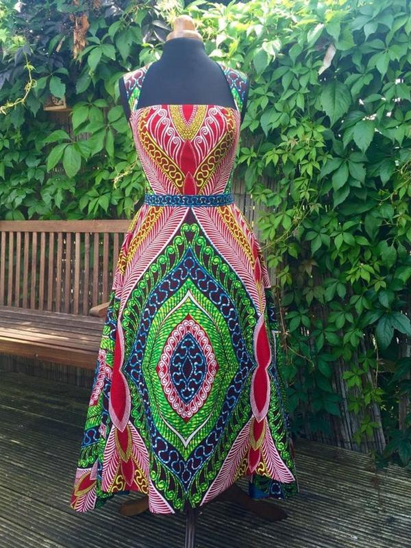 Para wanita ini habiskan ratusan jam untuk menjahit gaun pengantinnya sendiri.