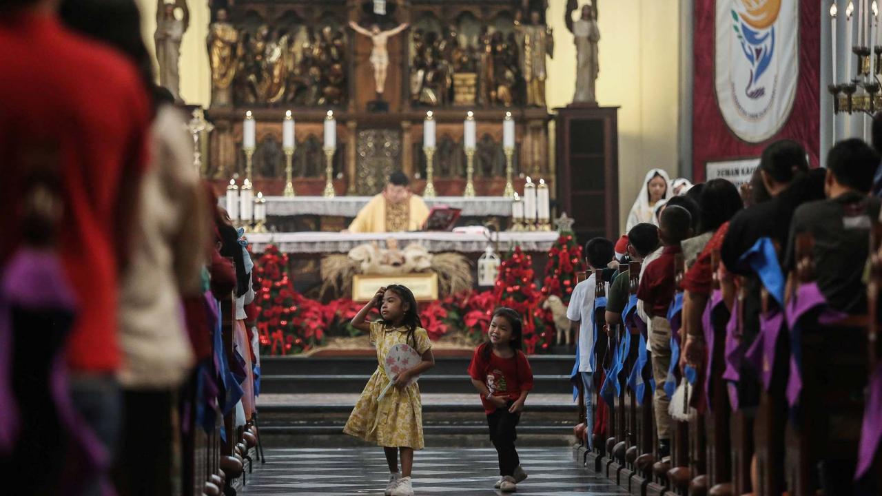 Keceriaan Anak-Anak Ikuti Misa Natal di Gereja Katedral Jakarta