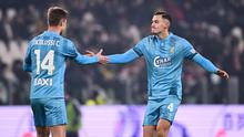 Pada laga kali ini, Jay Idzes, sukses mengukir sejarah dengan mencetak gol perdana di Serie A. Kapten skuad Garuda itu juga jadi orang pertama Indonesia yang berhasil mencetak gol di kasta tertinggi Liga Italia. (AFP/Marco Bertorello)