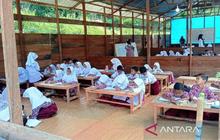 Siswa Nagan Raya Belajar di Tenda Darurat, Pendidikan Tetap Berlanjut Pasca-Banjir