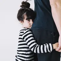 Beberapa cara untuk mengubah rasa bersalah menjadi parenting yang tetap hangat. (foto: jcomp/freepik)