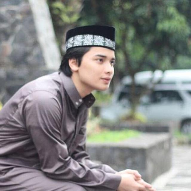 Masih 17 Tahun Begini Cara Alvin Faiz Menafkahi Keluarga Showbiz Liputan6 Com